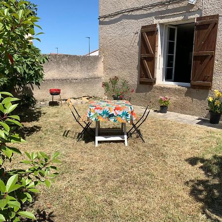 Joli studio en rez-de-chaussée Pradines  Esterno foto
