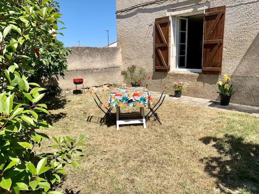 Joli studio en rez-de-chaussée Pradines  Esterno foto